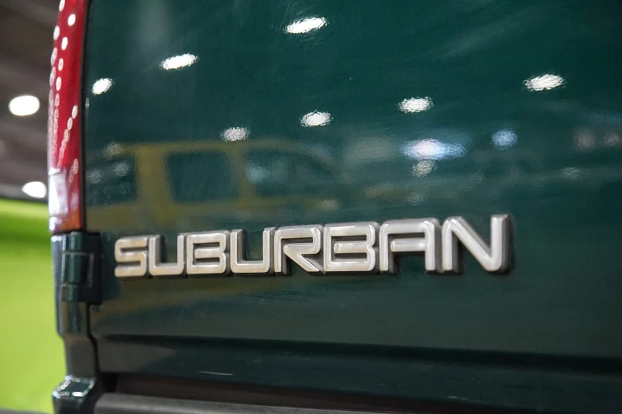 1996 GMC Suburban 8th Gen - Image 3 of 9