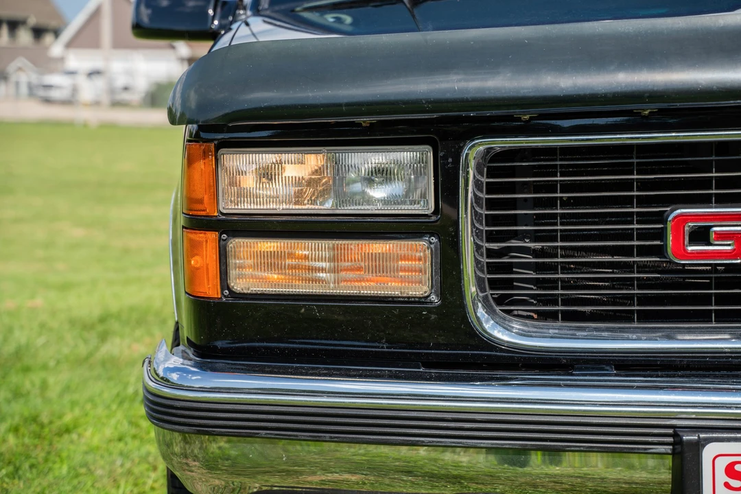 1996 GMC Suburban 8th Gen - Image 15 of 31