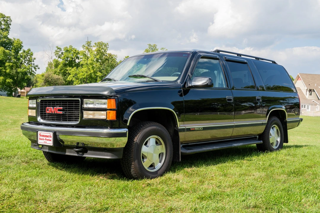 1996 GMC Suburban 8th Gen - Image 2 of 31