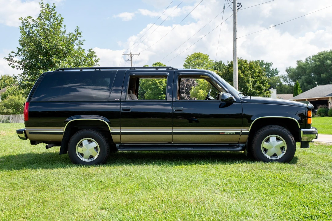 1996 GMC Suburban 8th Gen - Image 11 of 31