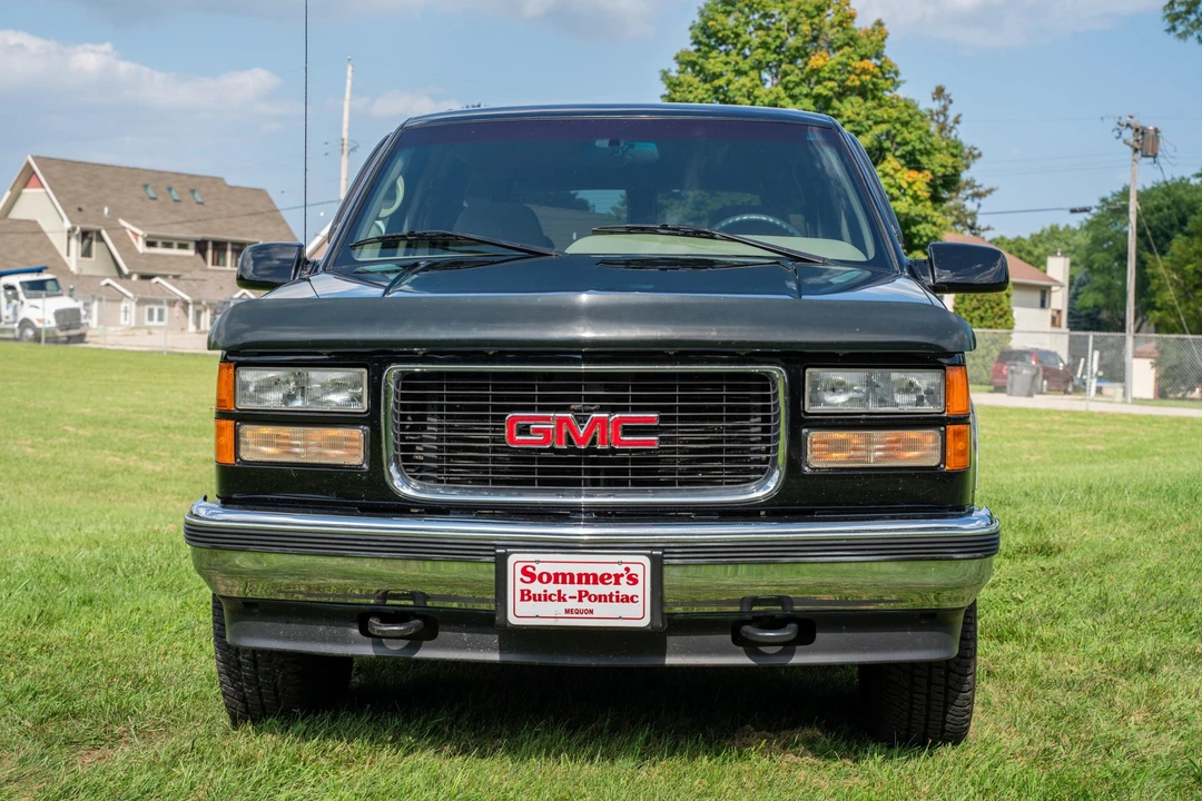 1996 GMC Suburban 8th Gen - Image 3 of 31
