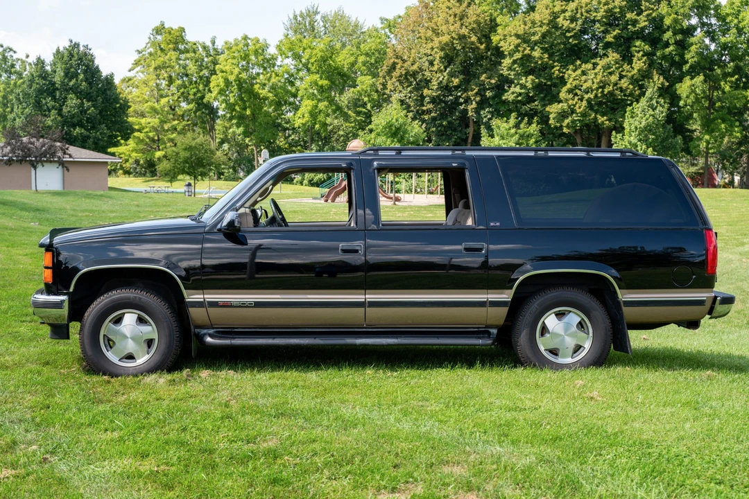 1996 GMC Suburban 8th Gen - Image 14 of 31