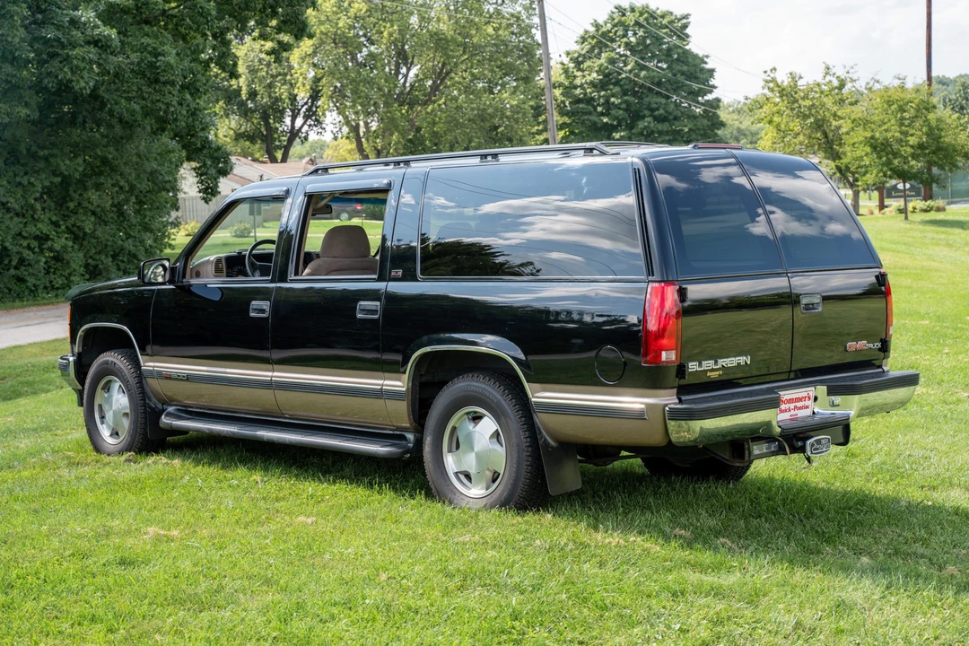 1996 GMC Suburban 8th Gen - Image 13 of 31