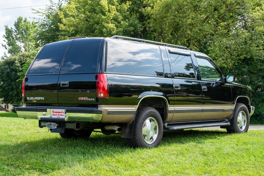 1996 GMC Suburban 8th Gen - Image 5 of 31