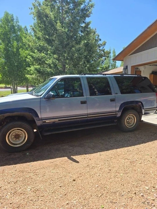 1996 GMC Suburban 8th Gen - Image 4 of 12