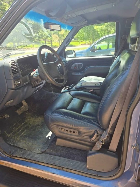 1996 GMC Suburban 8th Gen - Image 7 of 12