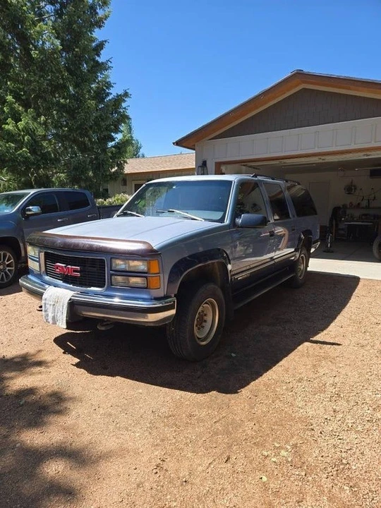 1996 GMC Suburban 8th Gen - Image 3 of 12