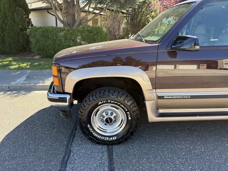 1996 GMC Suburban 8th Gen - Image 17 of 21