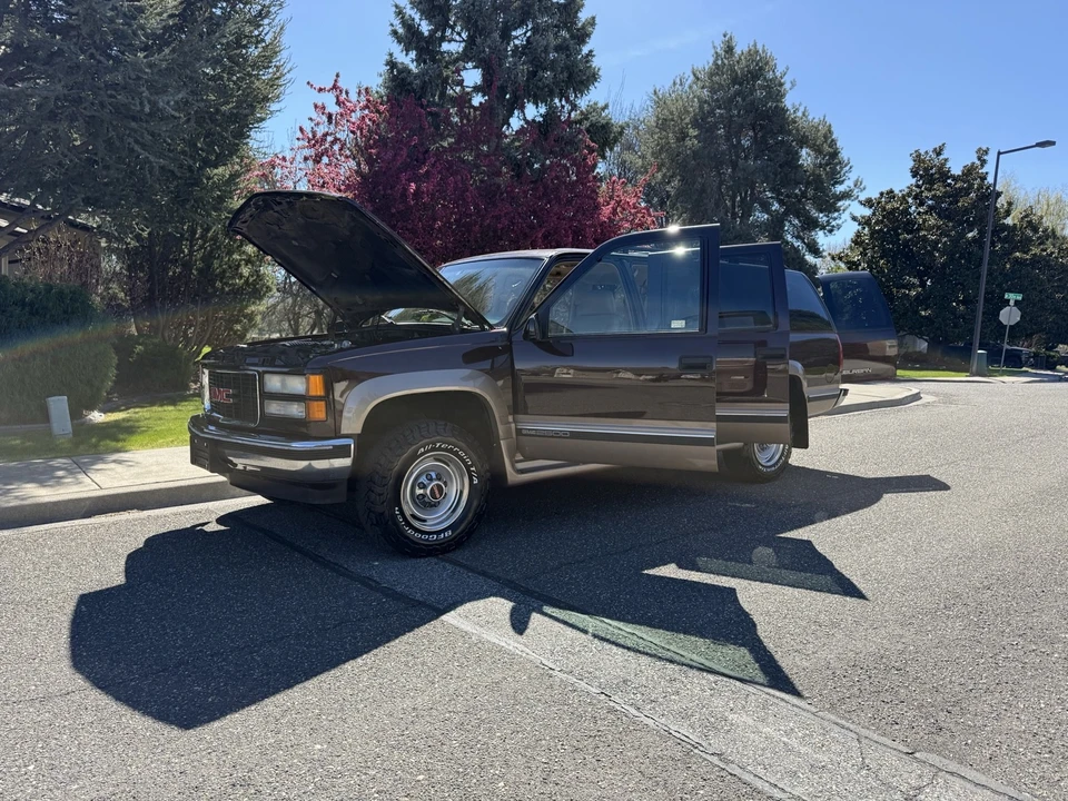 1996 GMC Suburban 8th Gen - Image 9 of 21