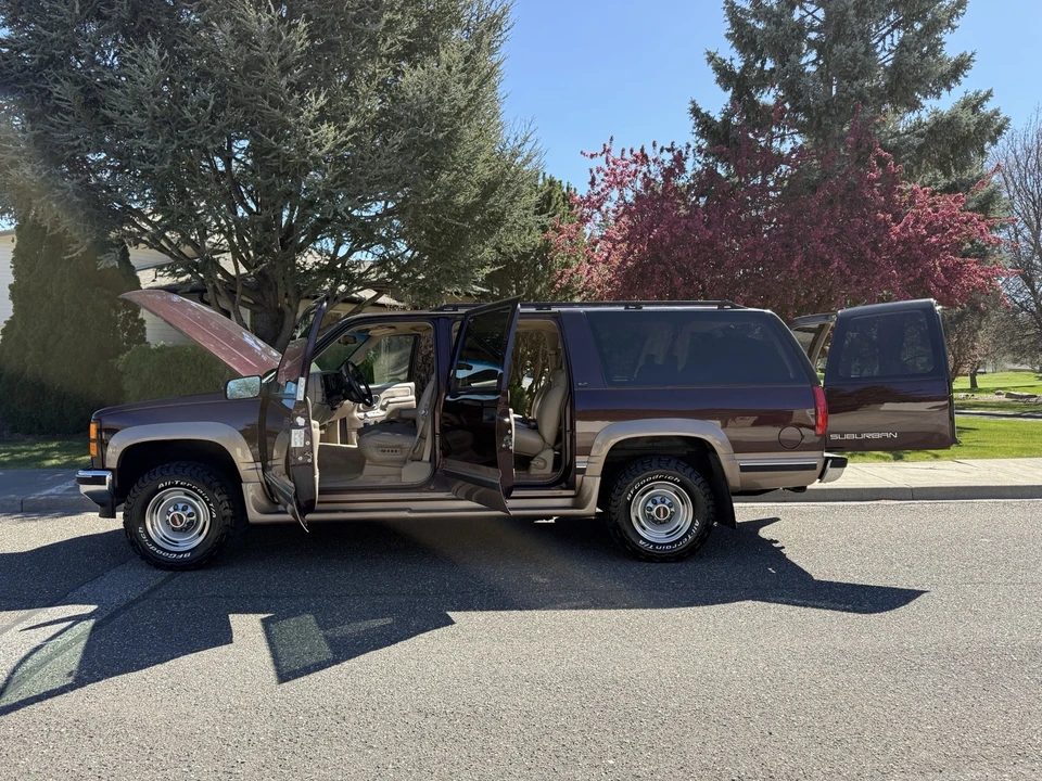 1996 GMC Suburban 8th Gen - Image 10 of 21