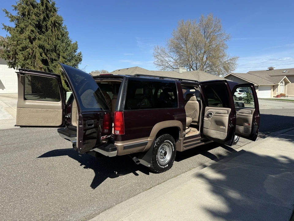 1996 GMC Suburban 8th Gen - Image 13 of 21