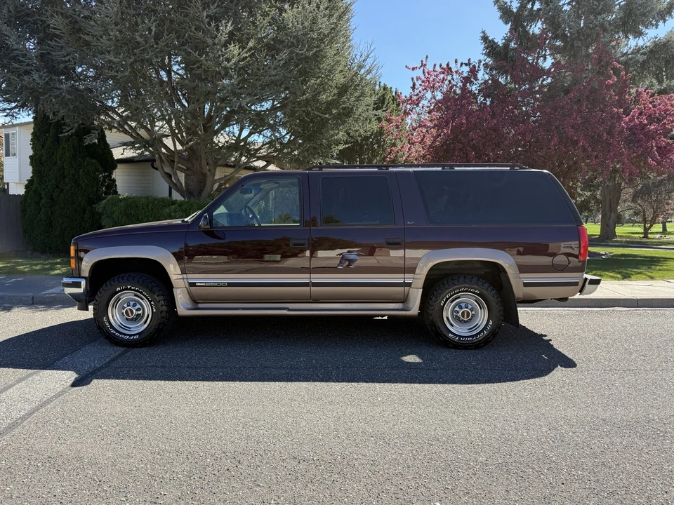 1996 GMC Suburban 8th Gen - Image 2 of 21