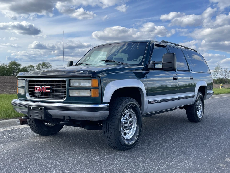 1996 GMC Suburban 8th Gen - Image 3 of 31