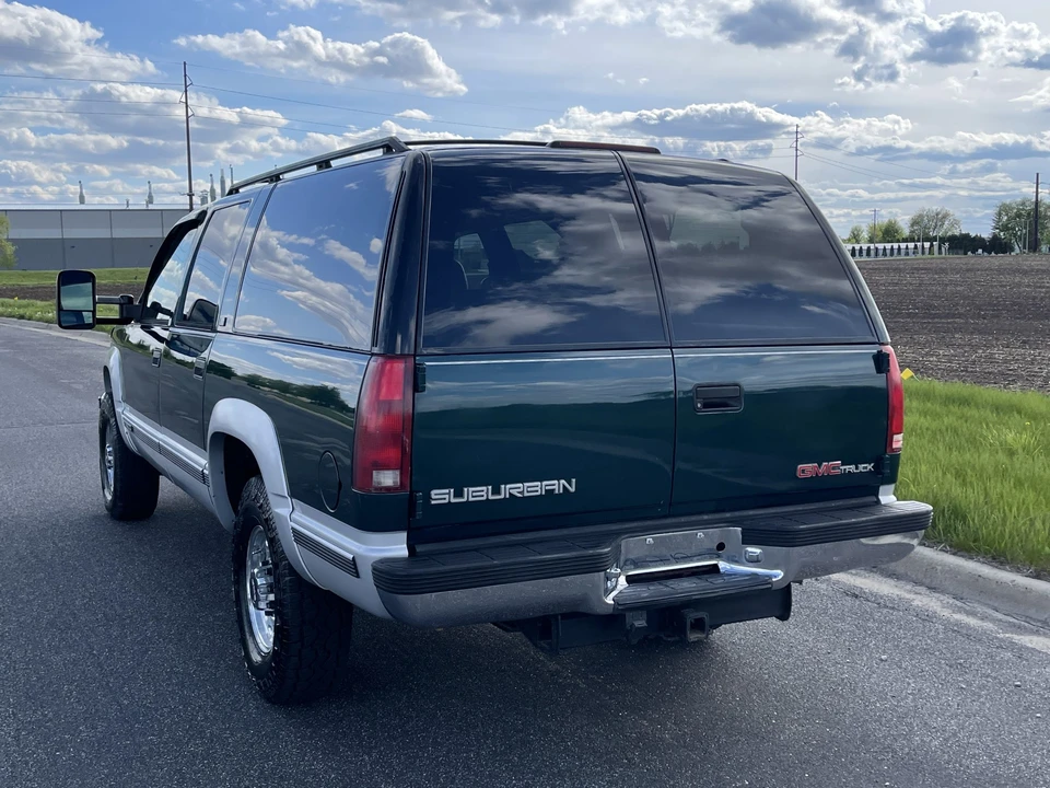 1996 GMC Suburban 8th Gen - Image 16 of 31