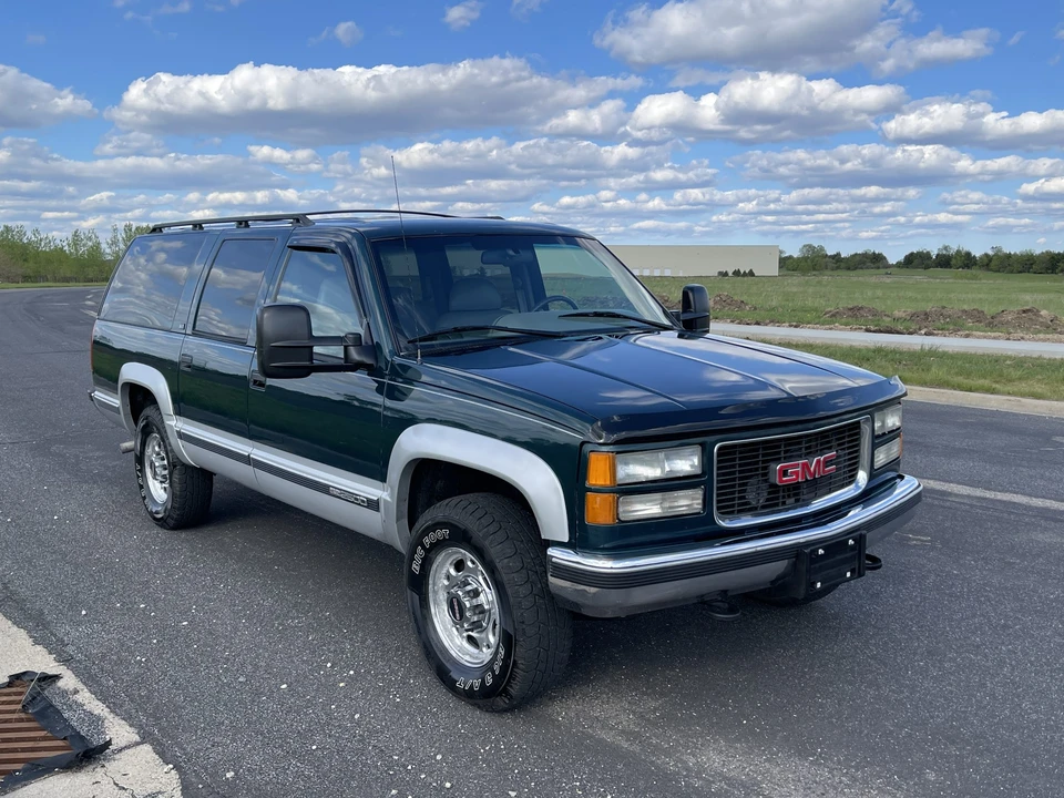 1996 GMC Suburban 8th Gen - Image 9 of 31