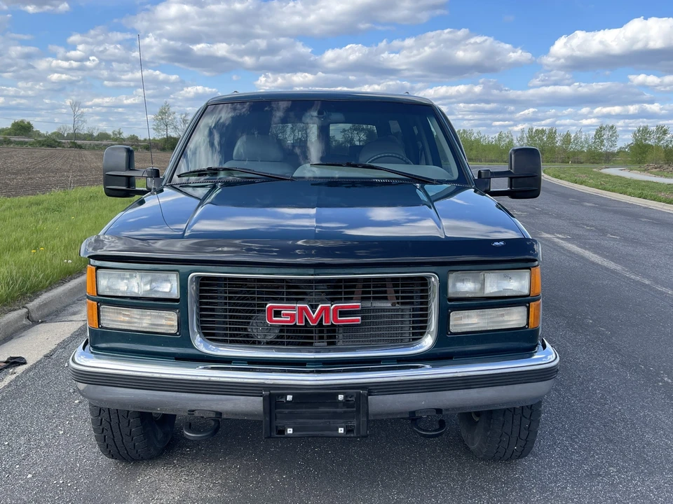 1996 GMC Suburban 8th Gen - Image 4 of 31