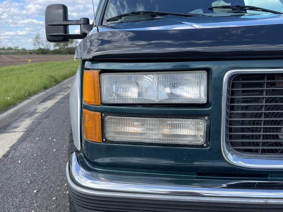 1996 GMC Suburban 8th Gen - Image 23 of 31