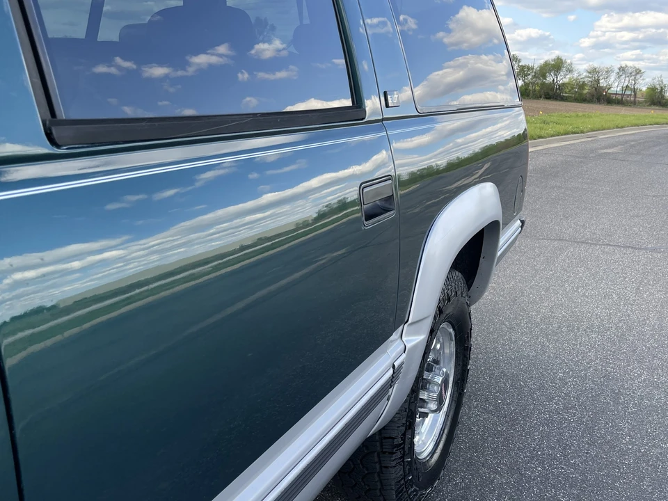 1996 GMC Suburban 8th Gen - Image 30 of 31