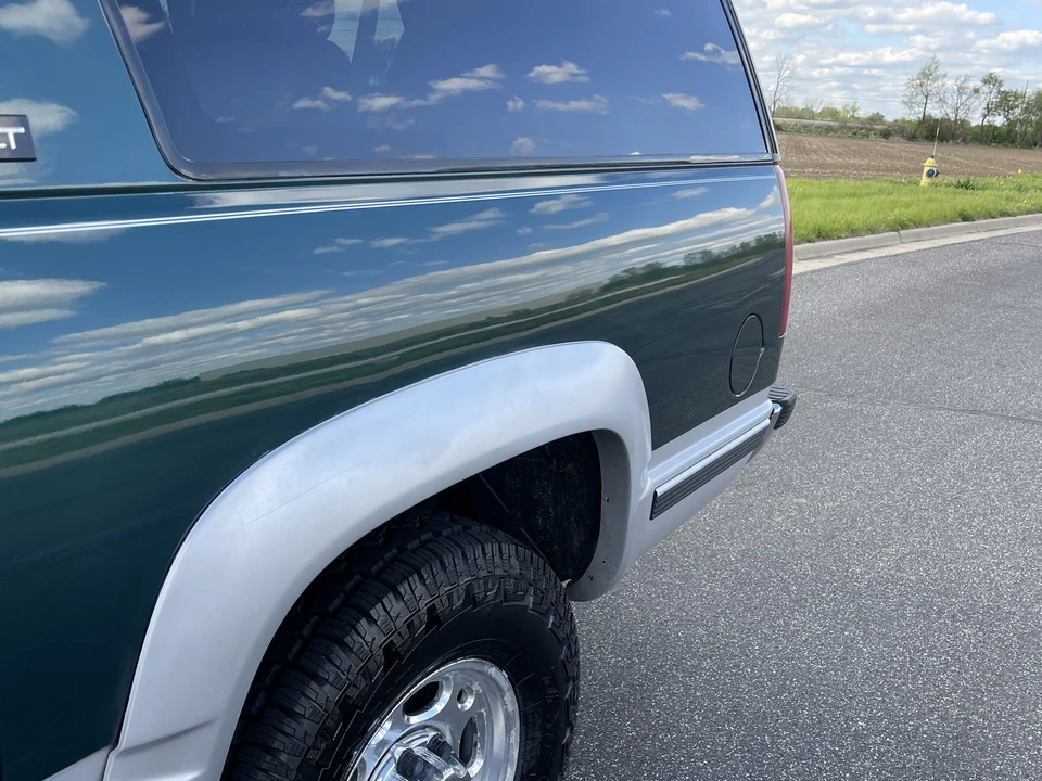1996 GMC Suburban 8th Gen - Image 29 of 31