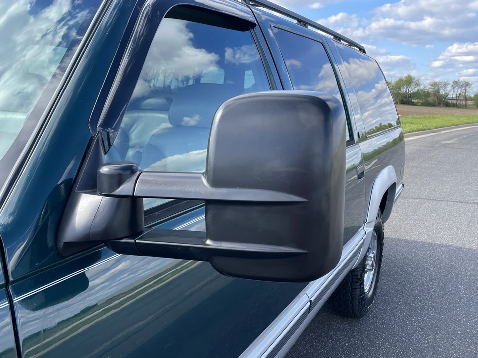 1996 GMC Suburban 8th Gen - Image 26 of 31