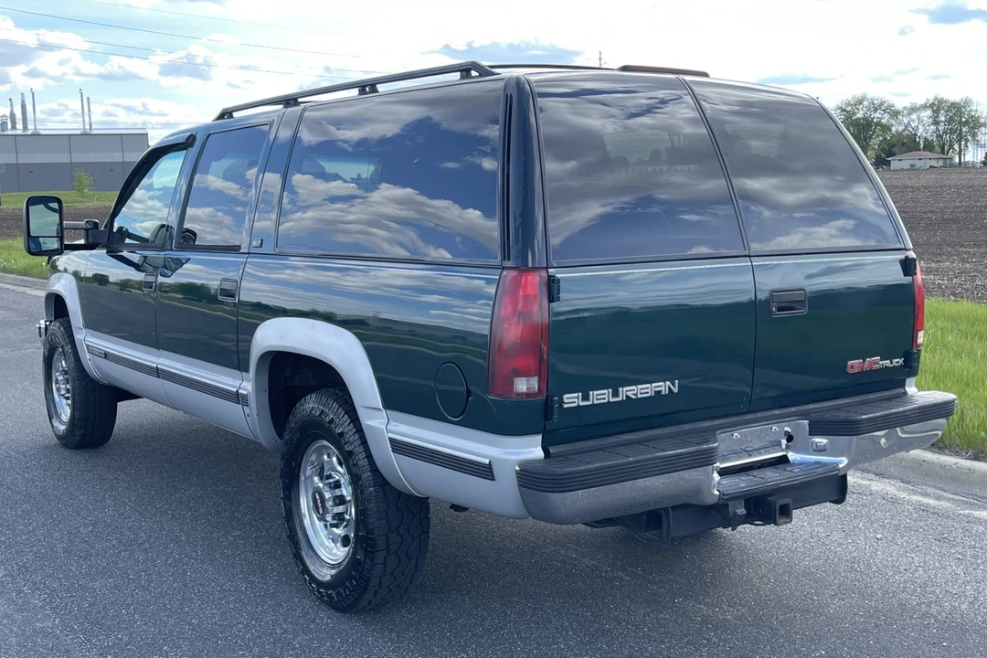 1996 GMC Suburban 8th Gen - Image 17 of 31