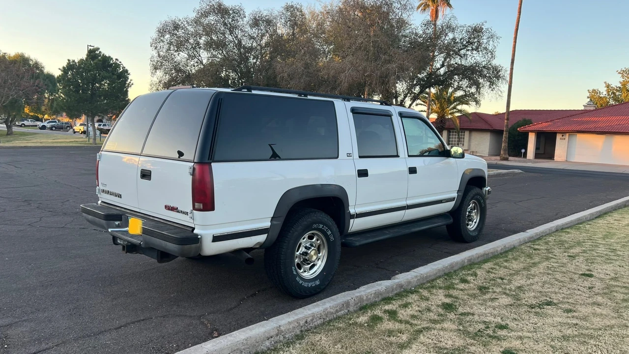 1996 GMC Suburban 8th Gen - Image 7 of 31
