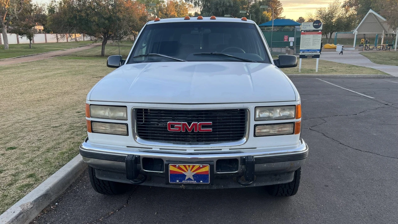 1996 GMC Suburban 8th Gen - Image 10 of 31