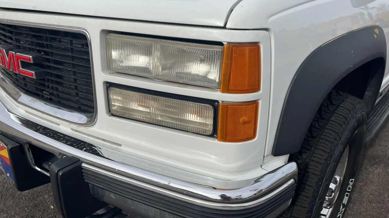 1996 GMC Suburban 8th Gen - Image 13 of 31