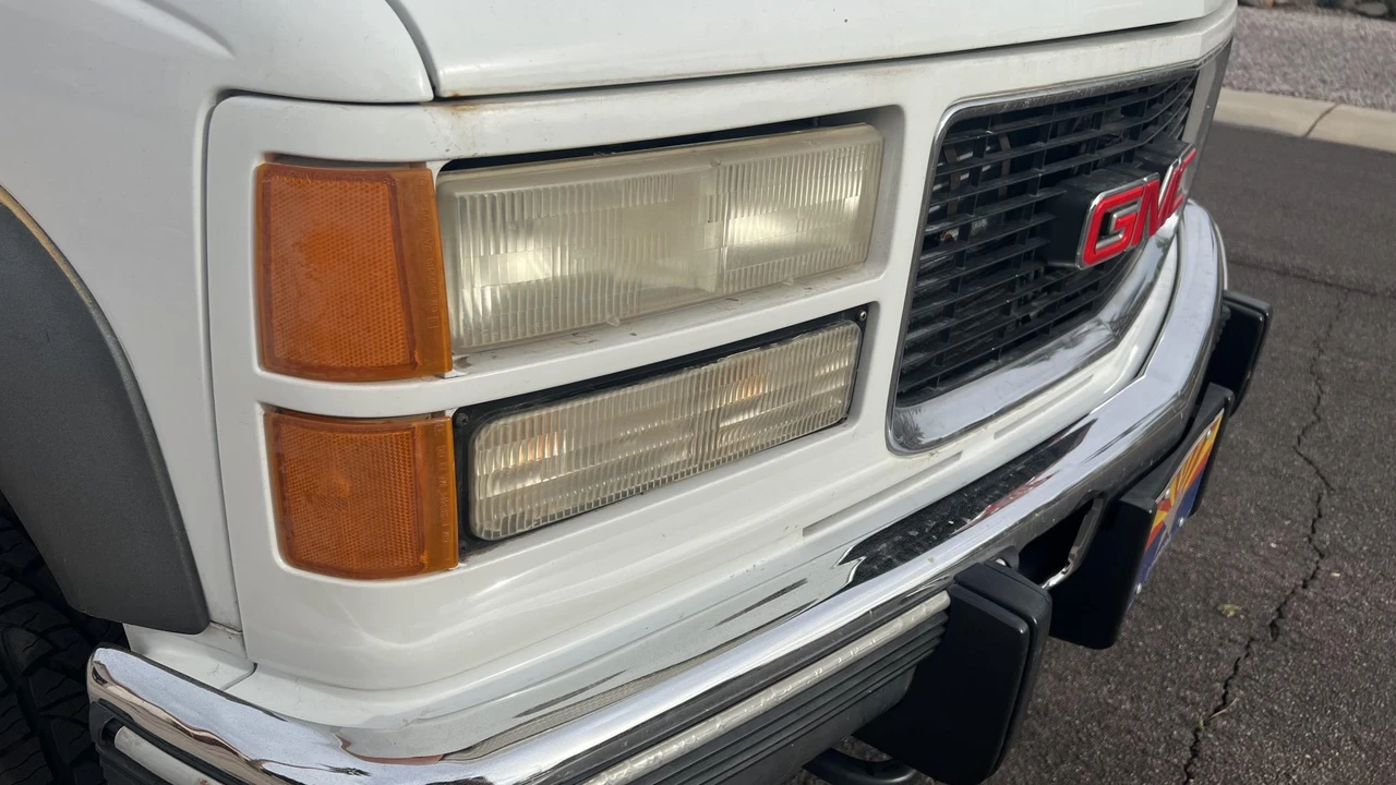 1996 GMC Suburban 8th Gen - Image 12 of 31
