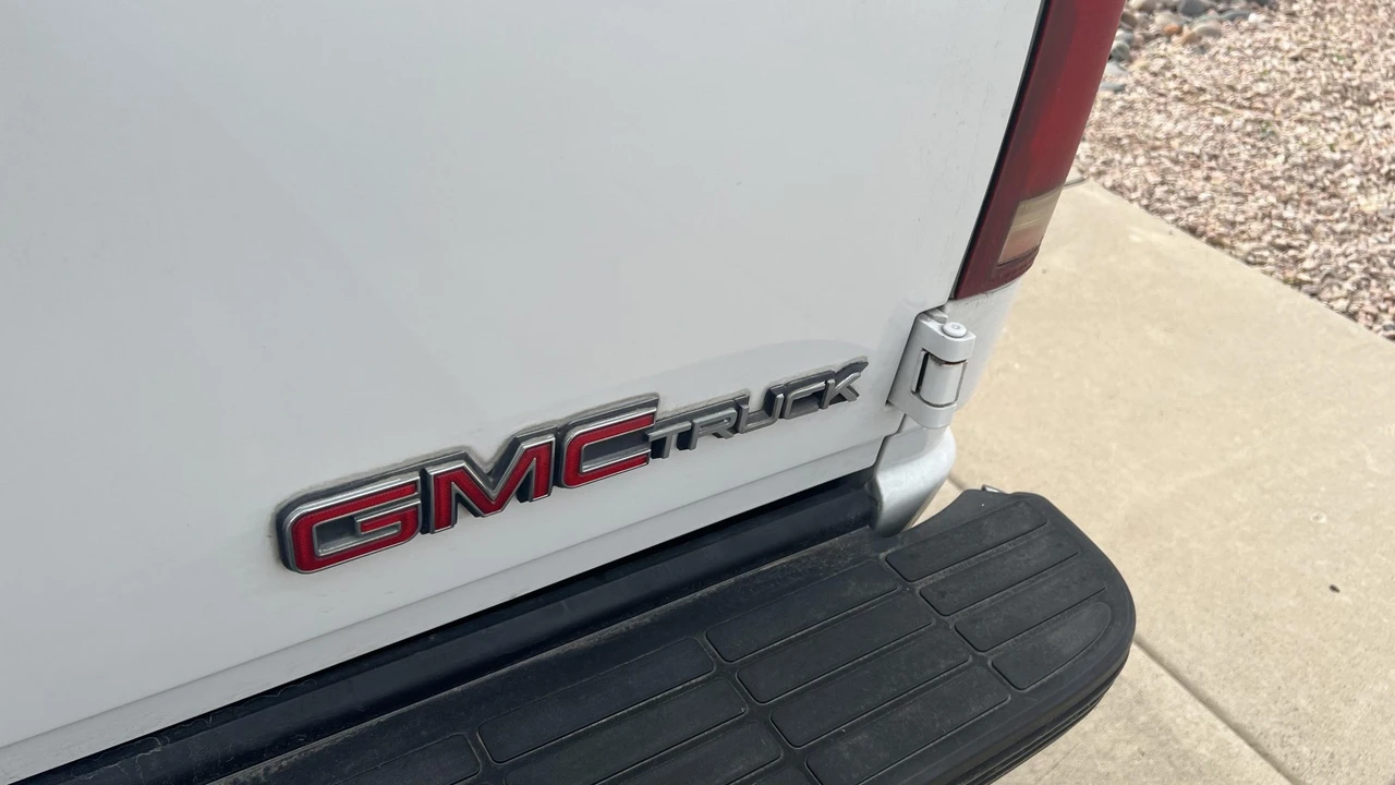 1996 GMC Suburban 8th Gen - Image 23 of 31
