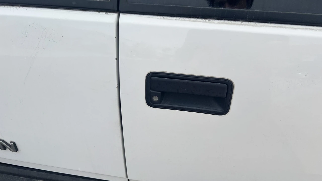 1996 GMC Suburban 8th Gen - Image 24 of 31