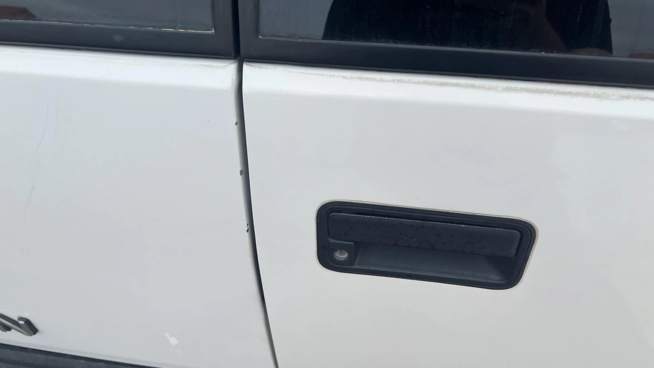 1996 GMC Suburban 8th Gen - Image 25 of 31