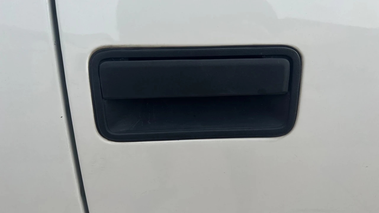 1996 GMC Suburban 8th Gen - Image 27 of 31