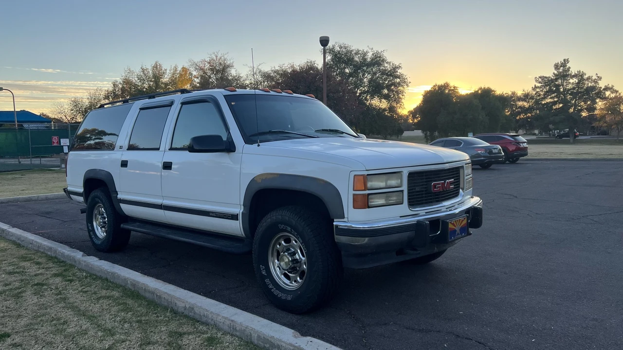 1996 GMC Suburban 8th Gen - Image 9 of 31