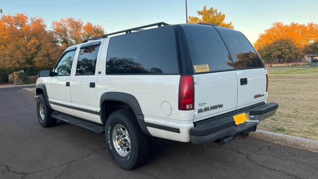 1996 GMC Suburban 8th Gen - Image 5 of 31