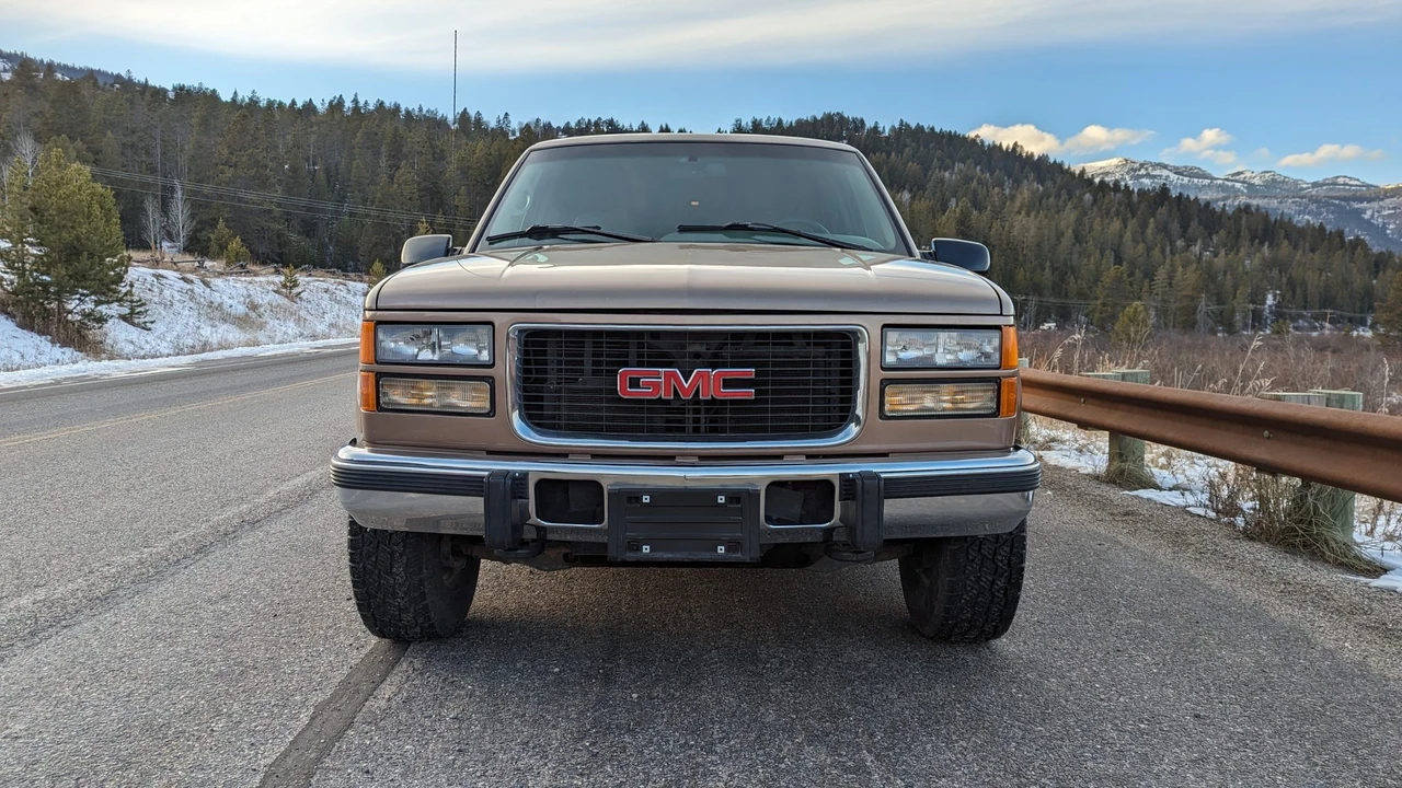 1996 GMC Suburban 8th Gen - Image 2 of 31