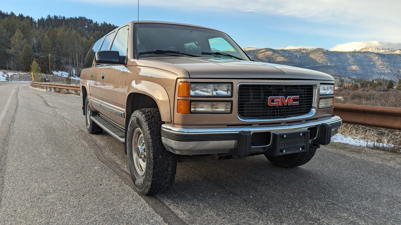 1996 GMC Suburban 8th Gen - Image 6 of 31
