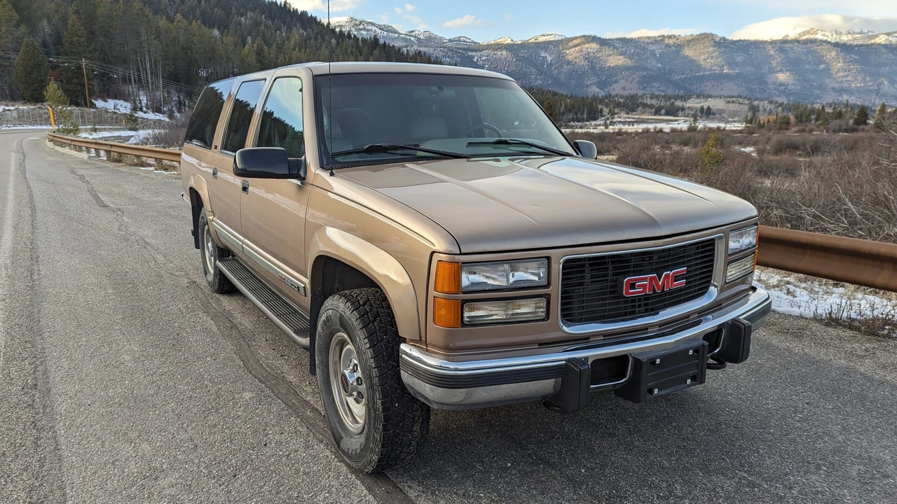 1996 GMC Suburban 8th Gen - Image 7 of 31
