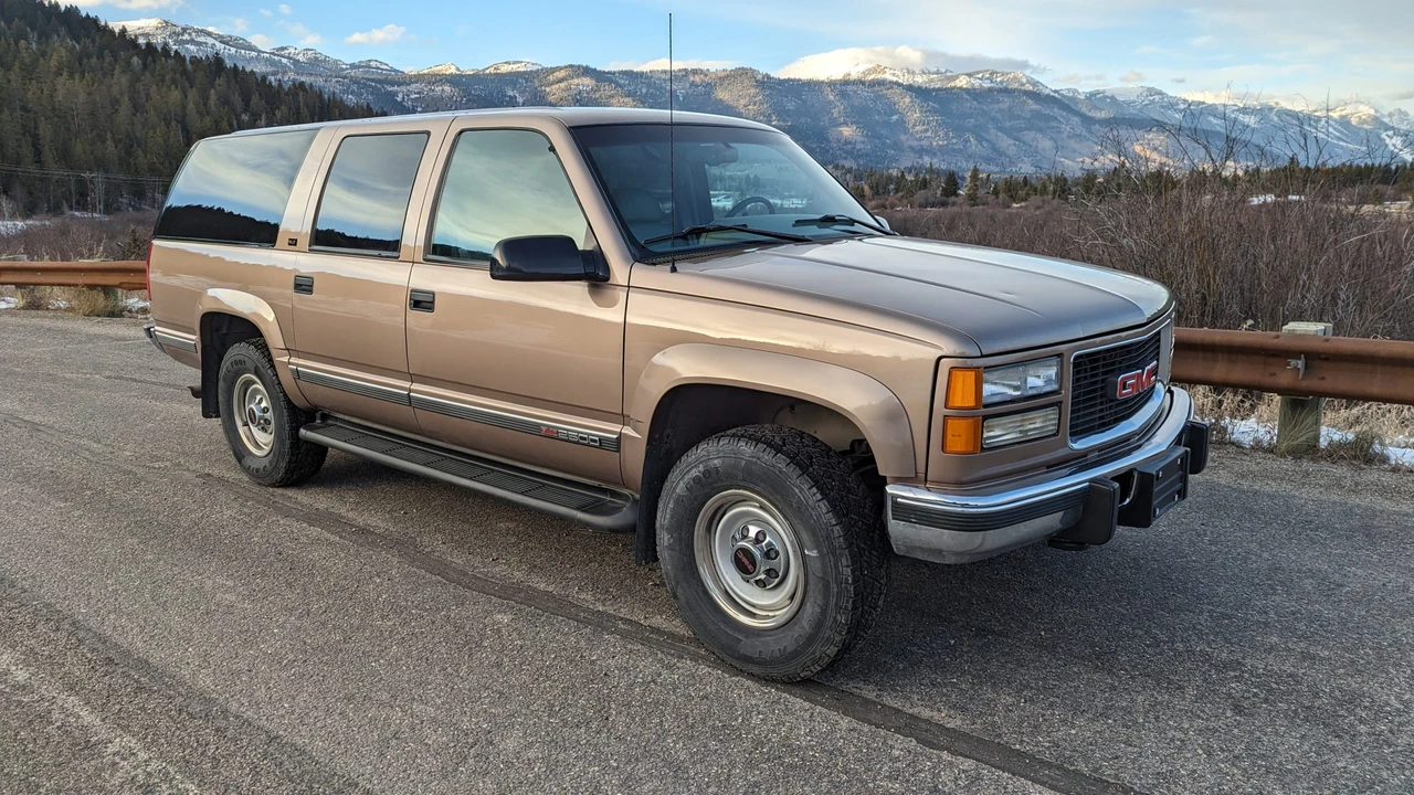 1996 GMC Suburban 8th Gen - Image 9 of 31