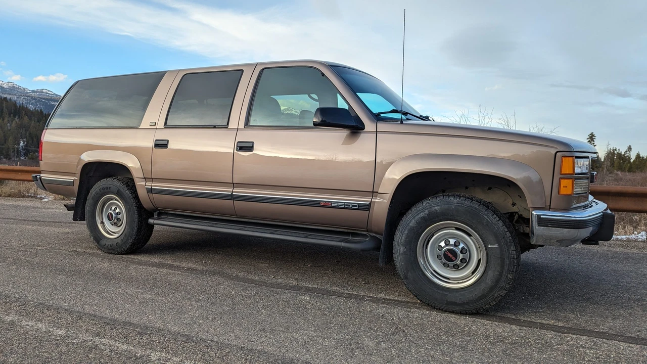 1996 GMC Suburban 8th Gen - Image 10 of 31