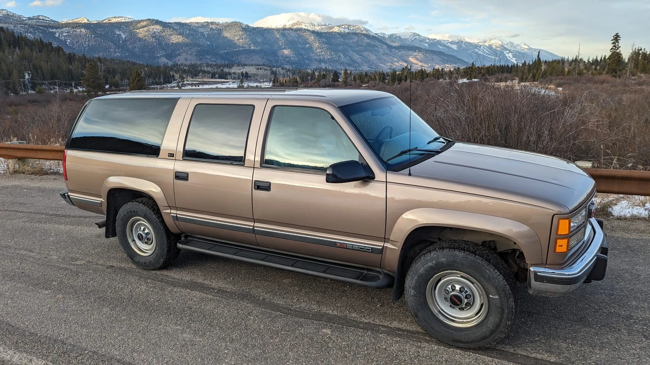 1996 GMC Suburban 8th Gen - Image 11 of 31
