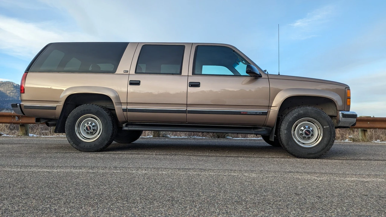 1996 GMC Suburban 8th Gen - Image 13 of 31