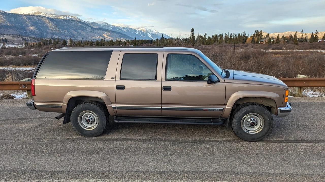 1996 GMC Suburban 8th Gen - Image 12 of 31