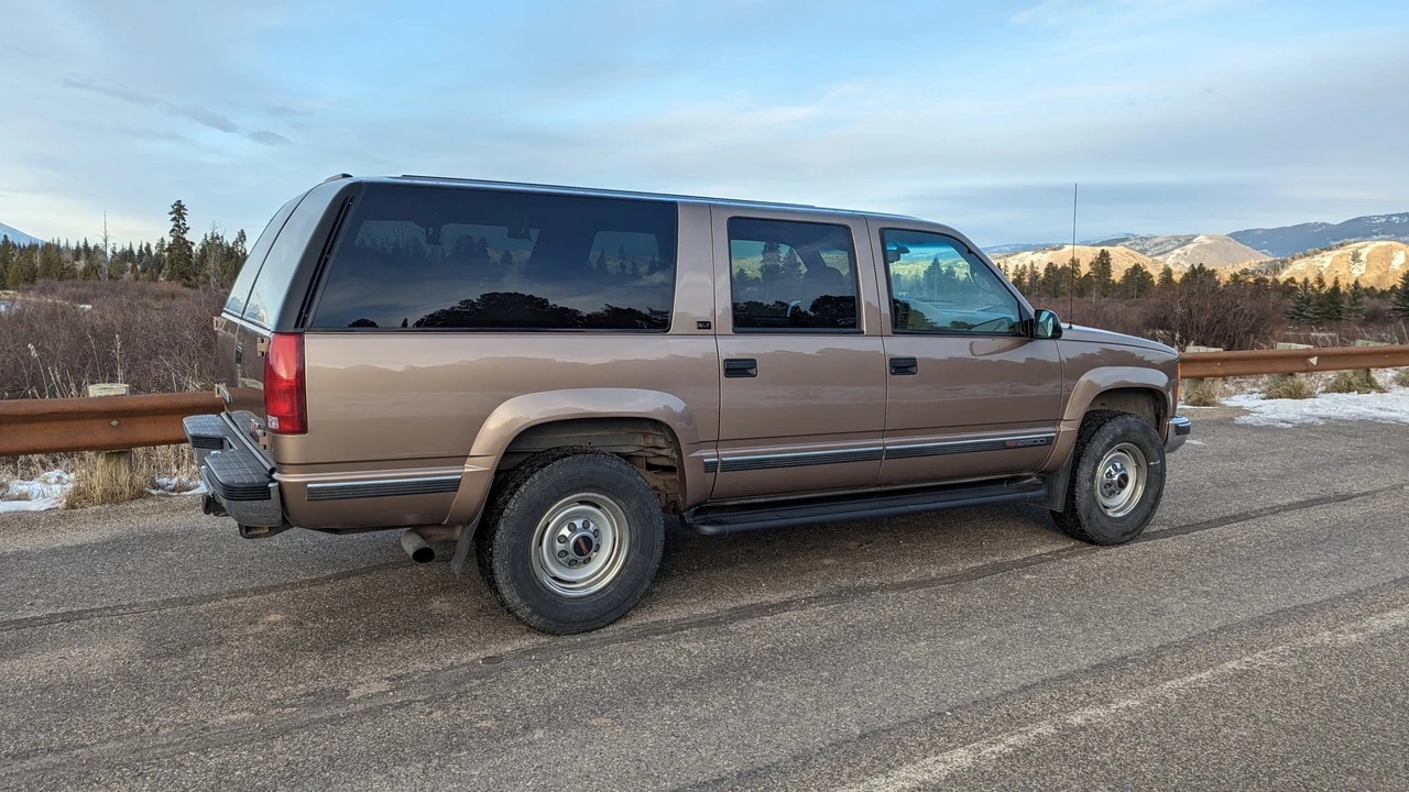 1996 GMC Suburban 8th Gen - Image 14 of 31