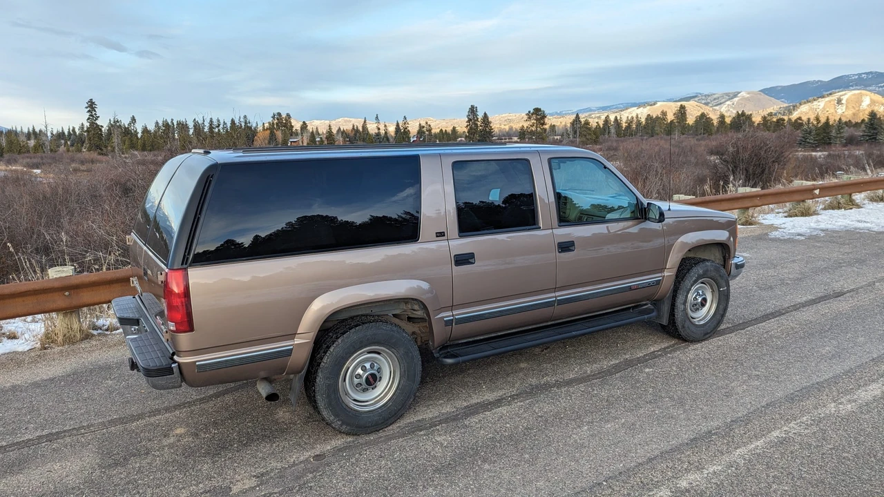 1996 GMC Suburban 8th Gen - Image 15 of 31
