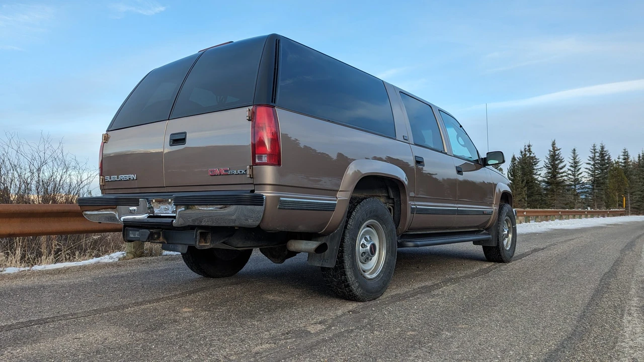 1996 GMC Suburban 8th Gen - Image 17 of 31
