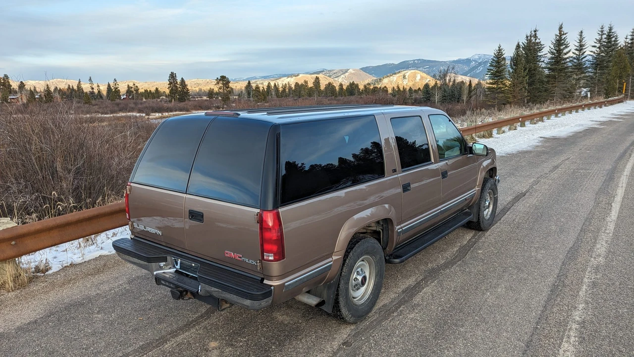 1996 GMC Suburban 8th Gen - Image 16 of 31