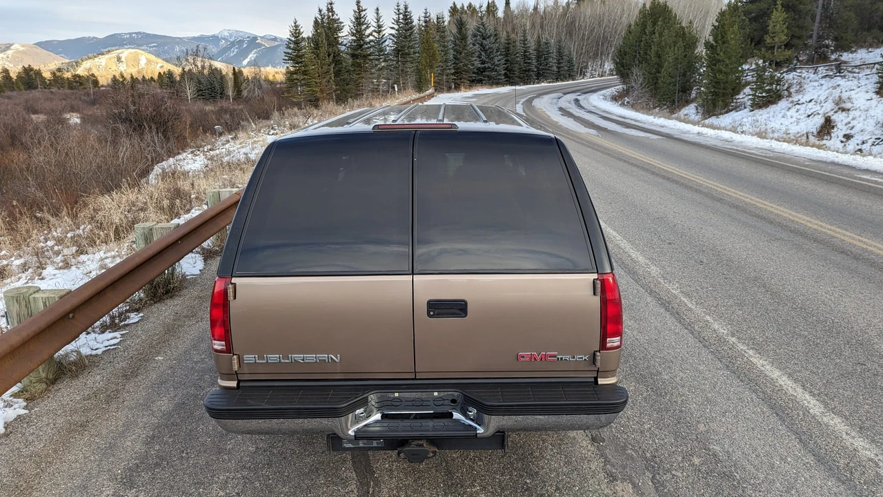 1996 GMC Suburban 8th Gen - Image 19 of 31