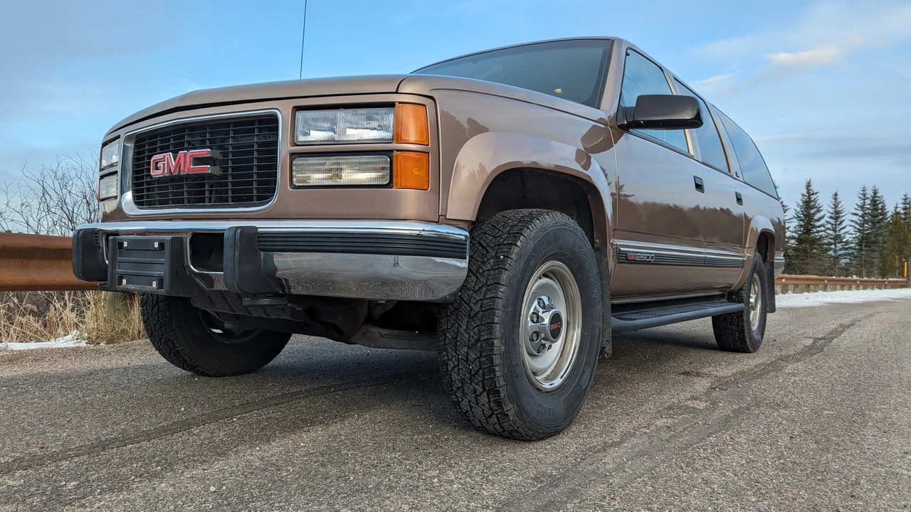 1996 GMC Suburban 8th Gen - Image 30 of 31