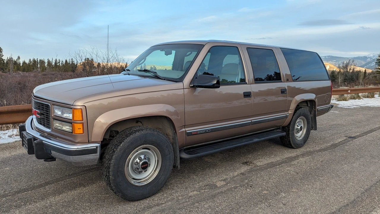 1996 GMC Suburban 8th Gen - Image 28 of 31